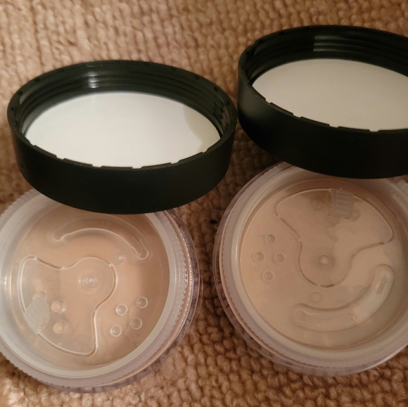 Bare Minerals Powder Foundation - Picture 3 of 3